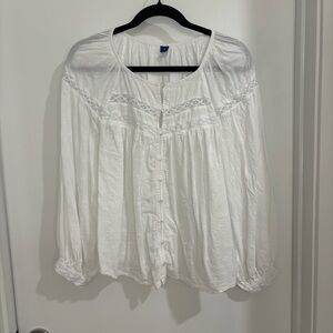 White Old Navy lace trim embroidered long sleeve blouse